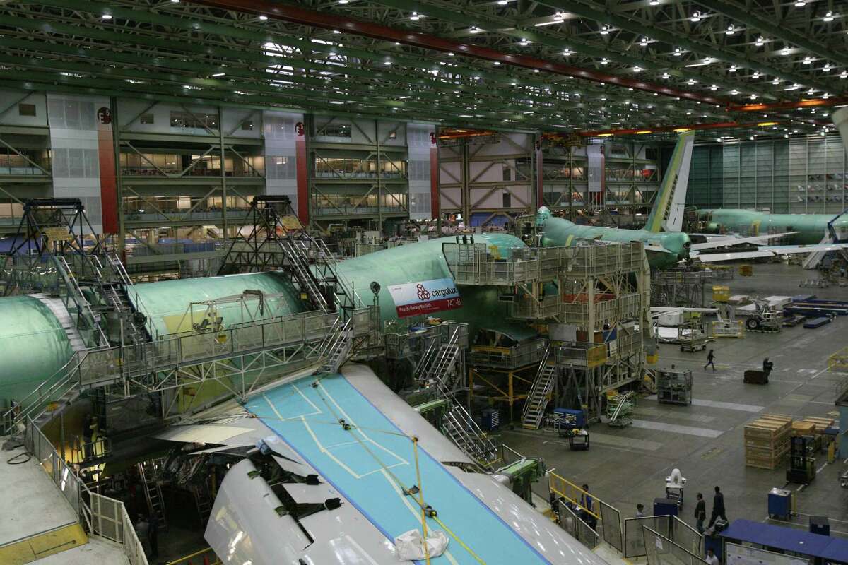 Boeing to cut 747-8 production