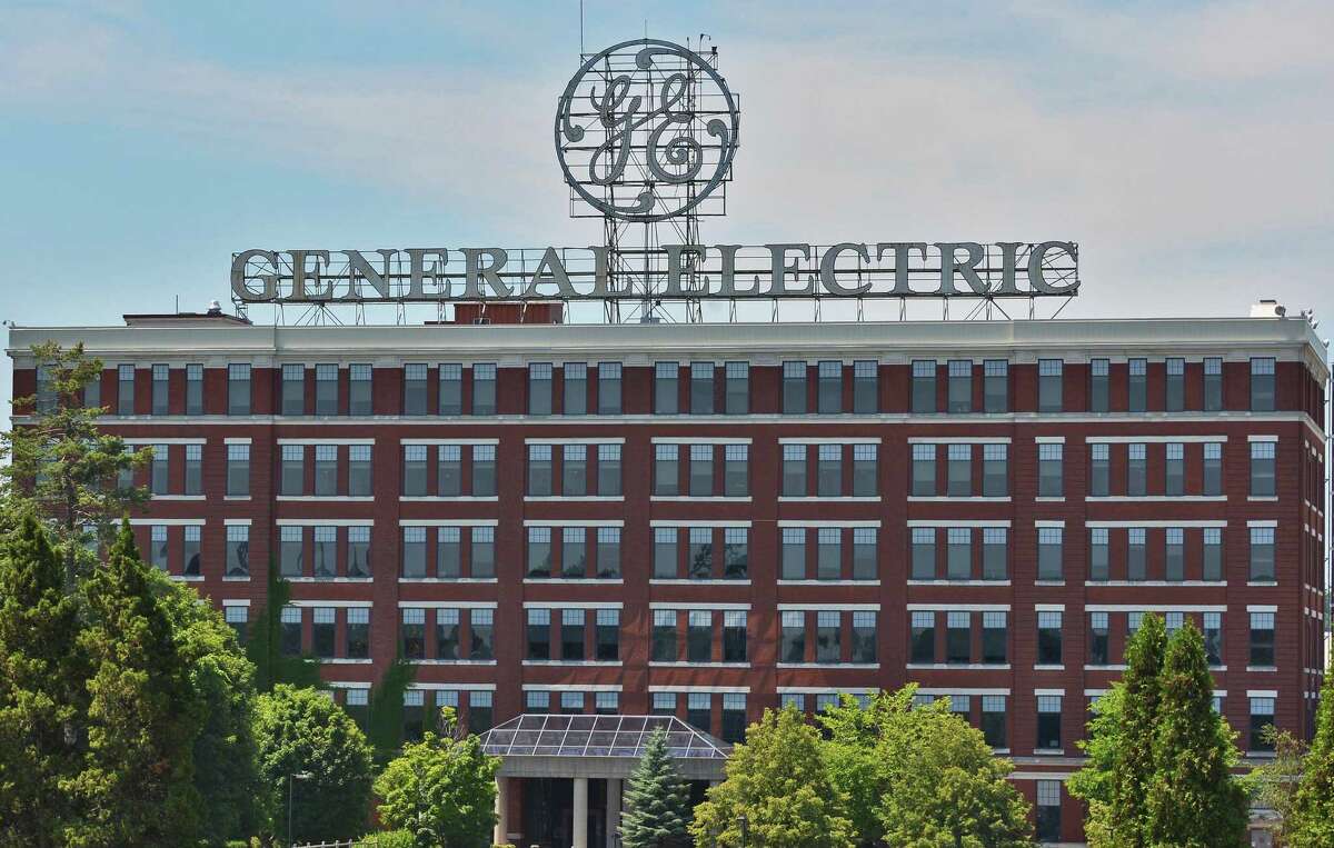 GE puts hold on new solar jobs