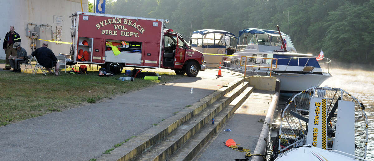 Boat crash kills father, two sons