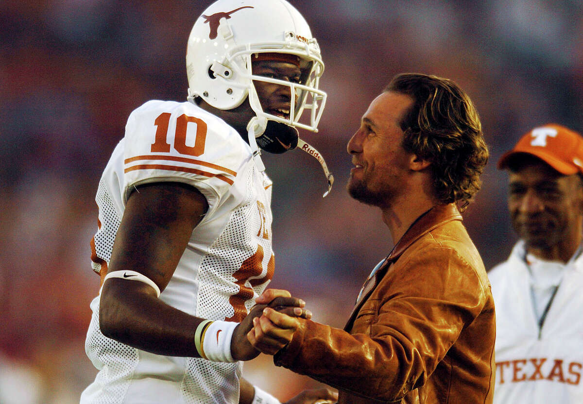 Actor Matthew McConaughey encourages quarterback Vince Young before the 2006 Rose Bowl.