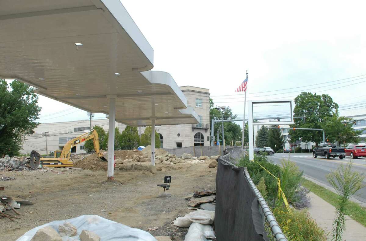 The former site of Greenwich Automotive Services on West Putnam Avenue, shown in 2010. Chase Bank’s application to build a new branch on the site will come before the Planning and Zoning Commission Tuesday night, July 10, 2012.