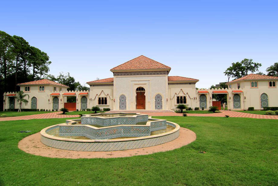 Rivercrest subdivision home for sale at 4 Rivercrest Drive Houston