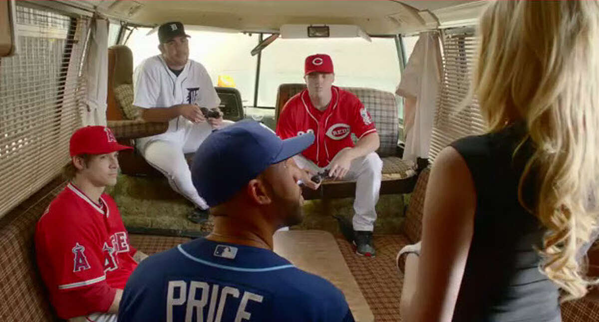 Justin Verlander gives Kate Upton a baseball 