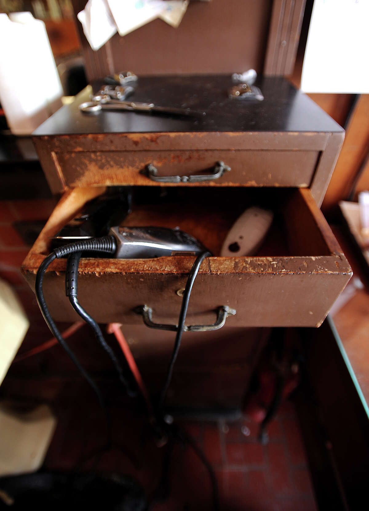 Sour Lake barber shop still like 'stuff that's on Hee-Haw'