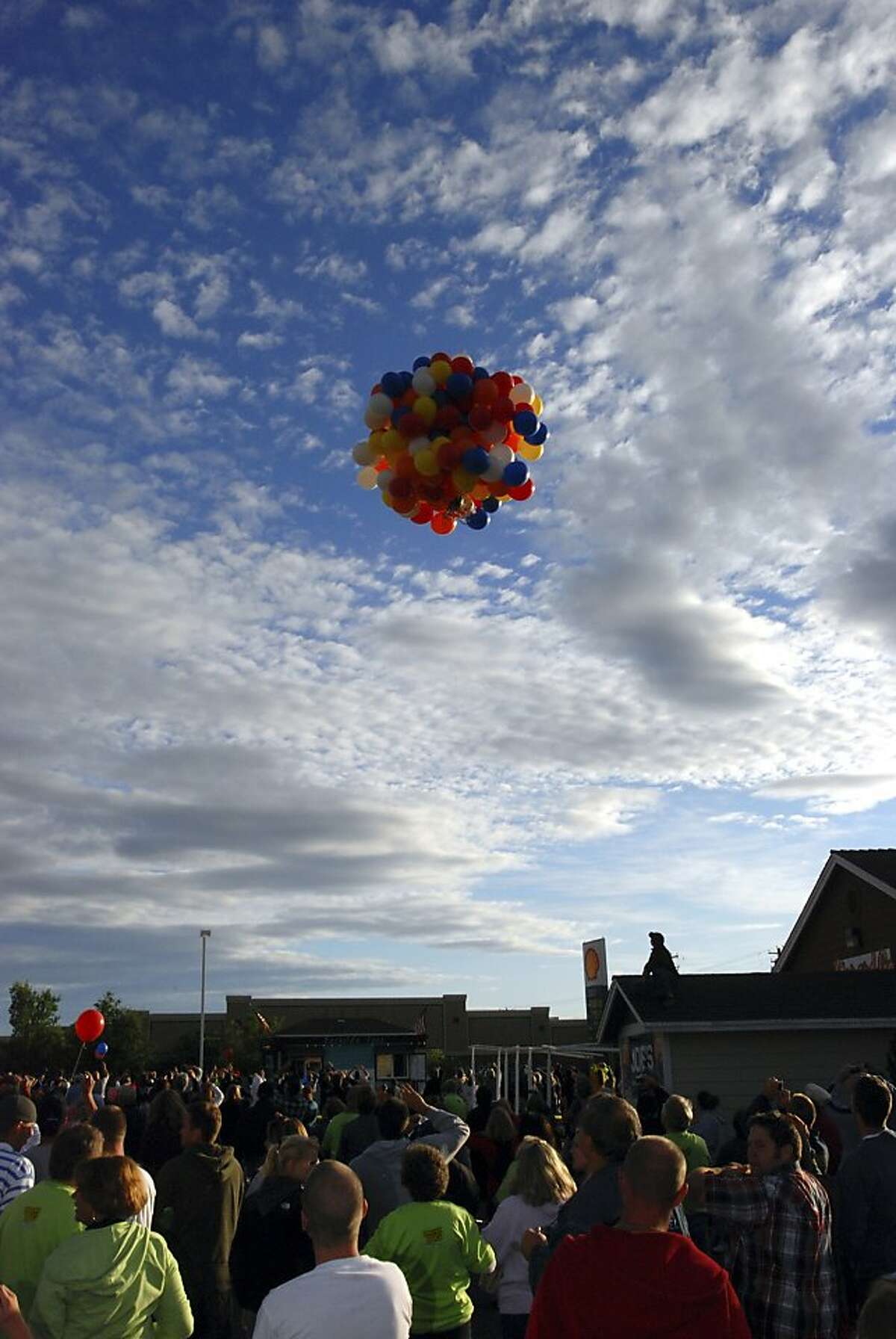 Lawn Chair Balloonists Halted By Storms