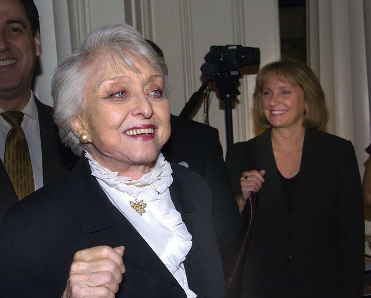 Oscar Winning Actress Holm Dies At 95