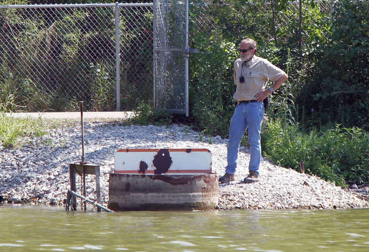 Lake drained in search for Iowa cousins, 8 and 10