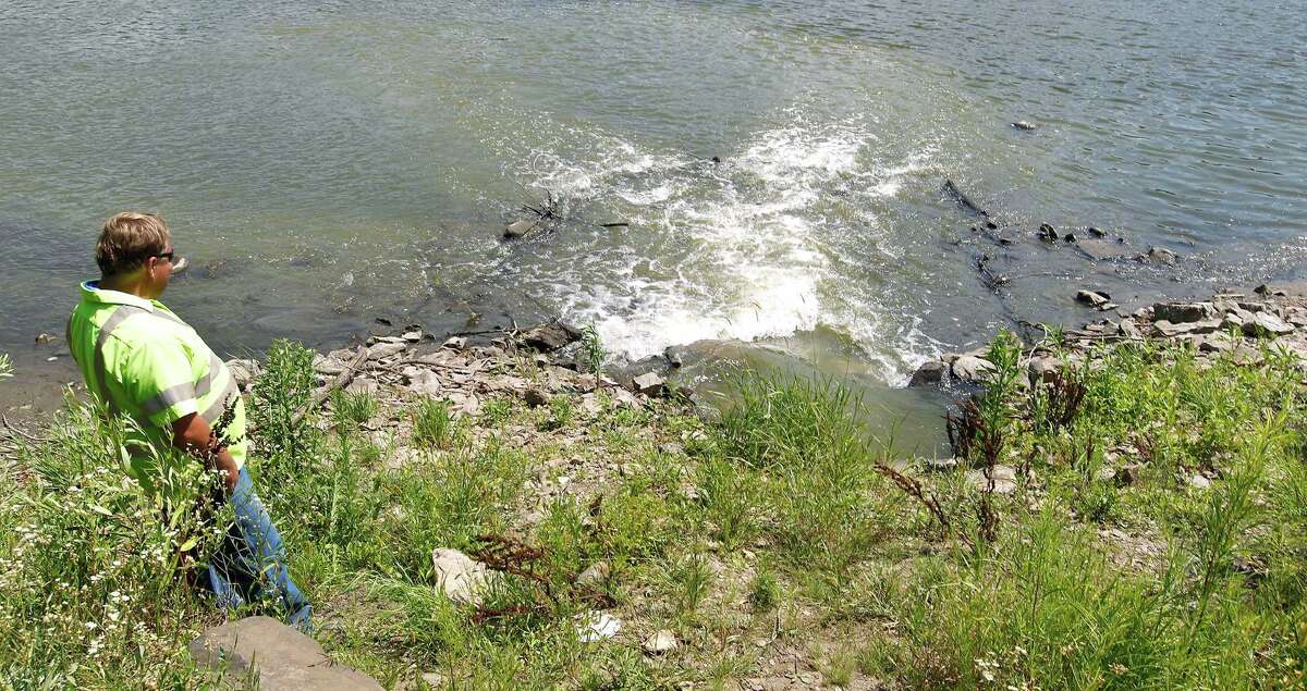 Lake drained in search for Iowa cousins, 8 and 10