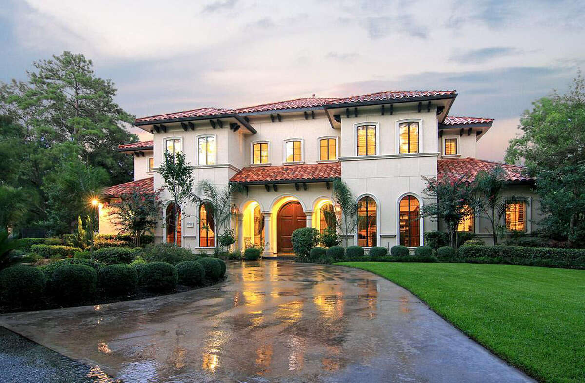 Hunters Creek Village home for sale at 918 Hickory Hollow Street