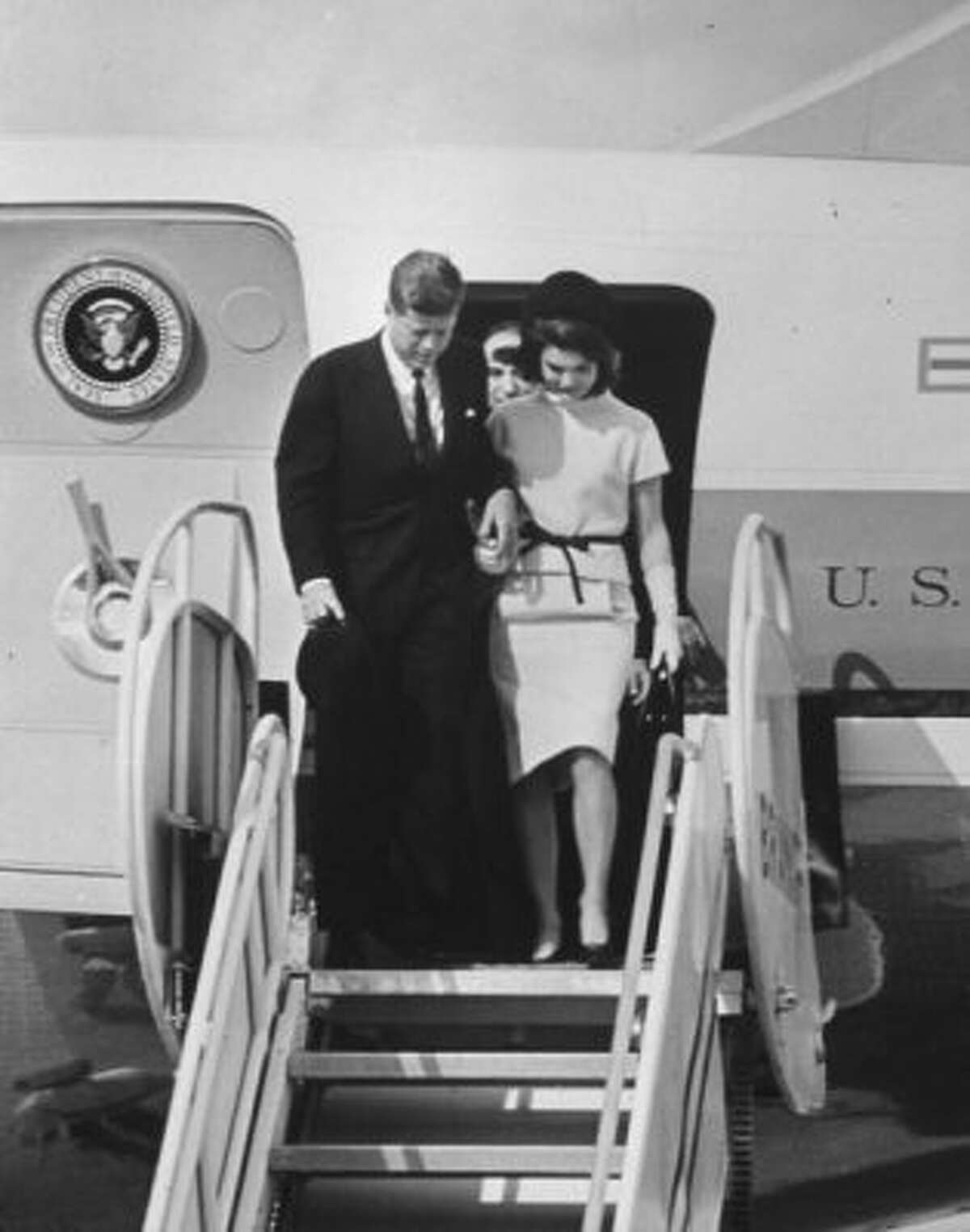 President John F. Kennedy & wife Jacqueline Kennedy arriving at the airport in San Antonio, Texas, November 21, 1963. (Time & Life Pictures/Getty Image)