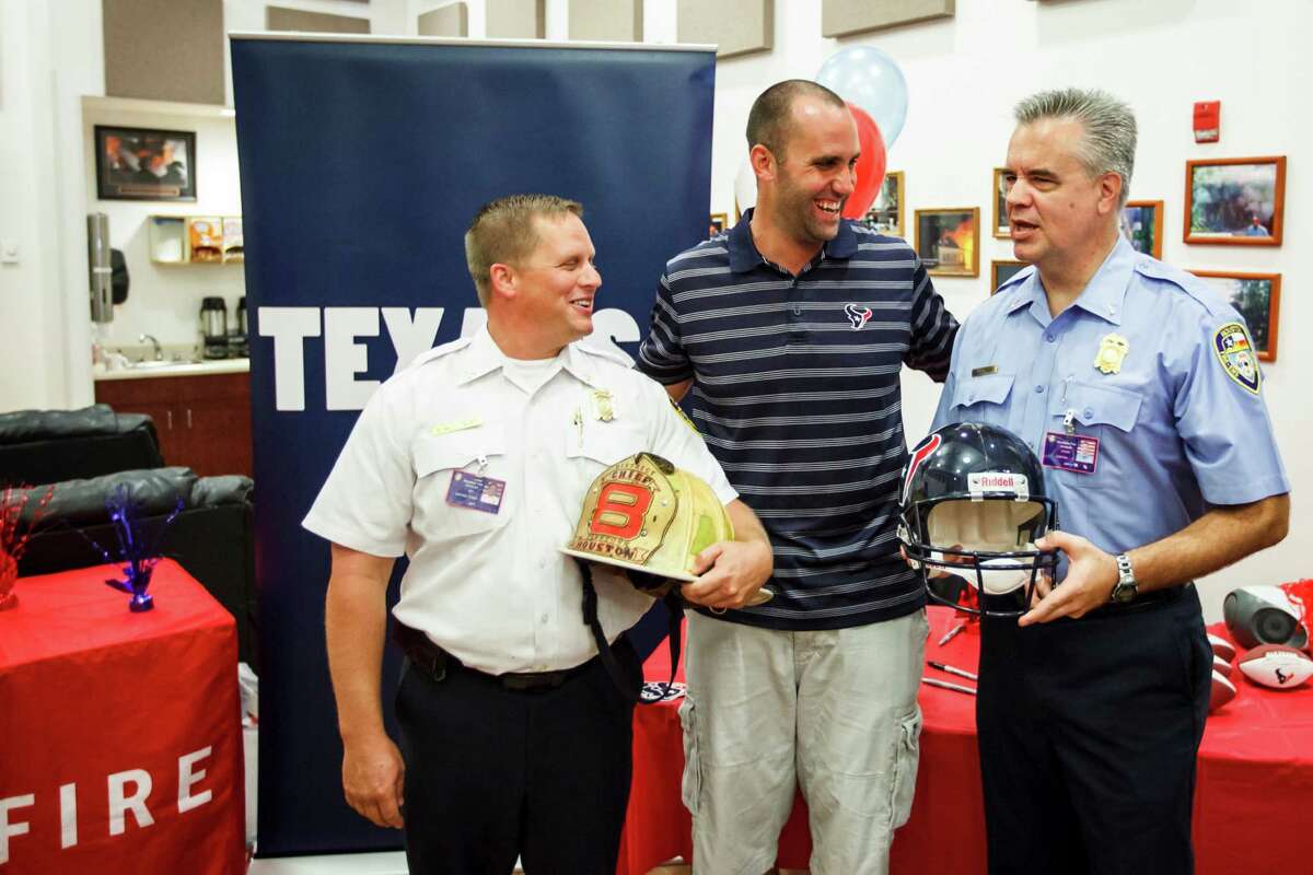 Texans QB visits fire station
