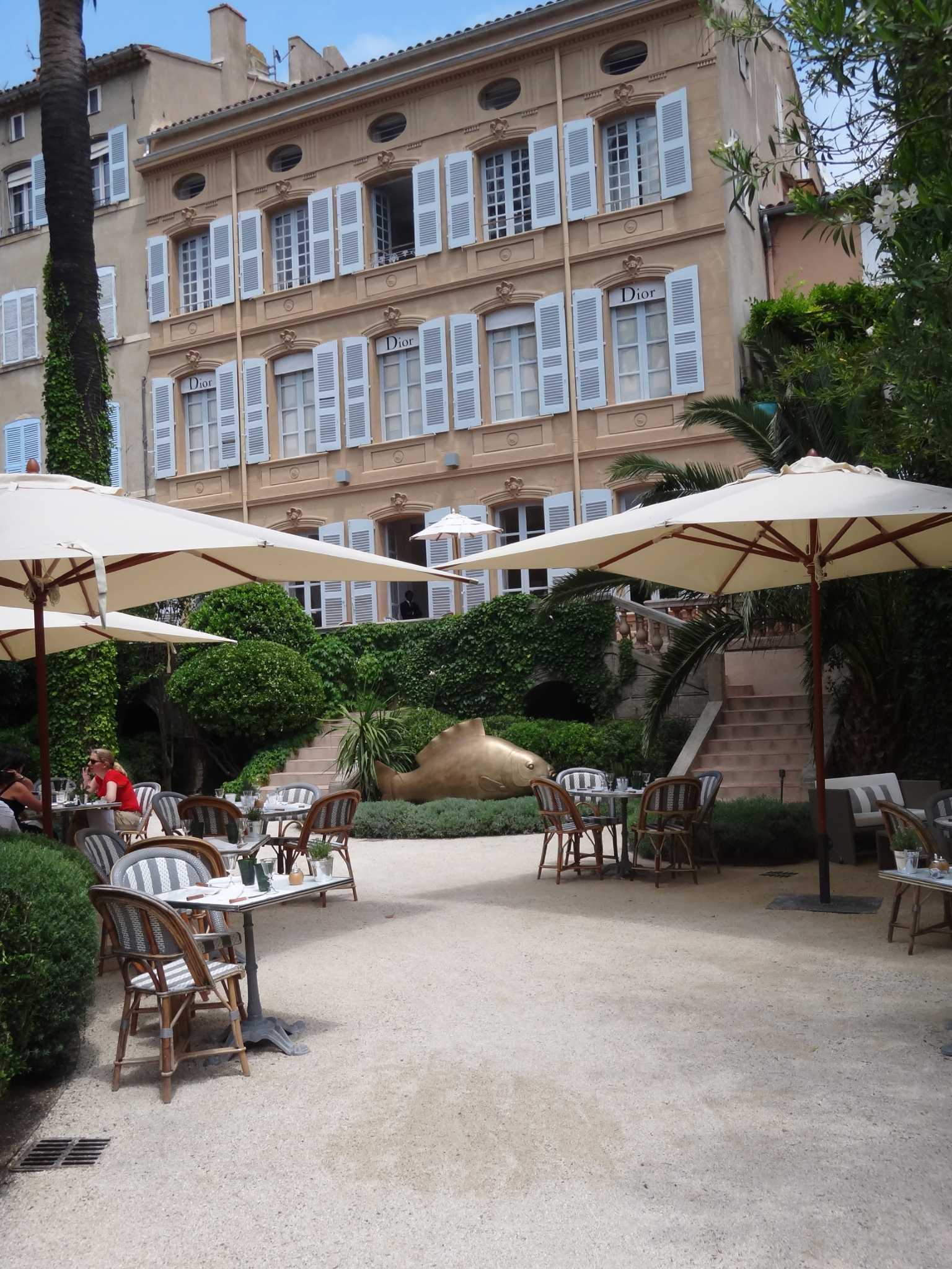 Dior des Lices: chic garden dining and life music in St Tropez