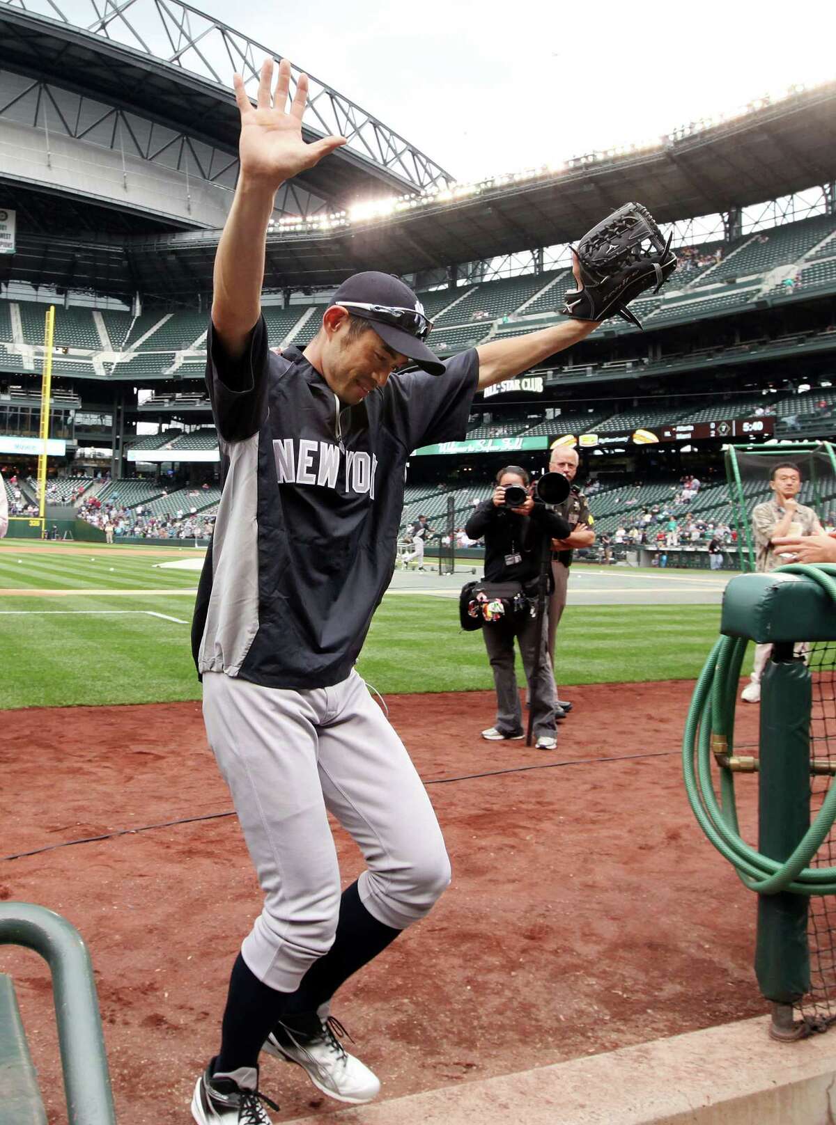 New York Yankees acquire Ichiro Suzuki from the Seattle Mariners 