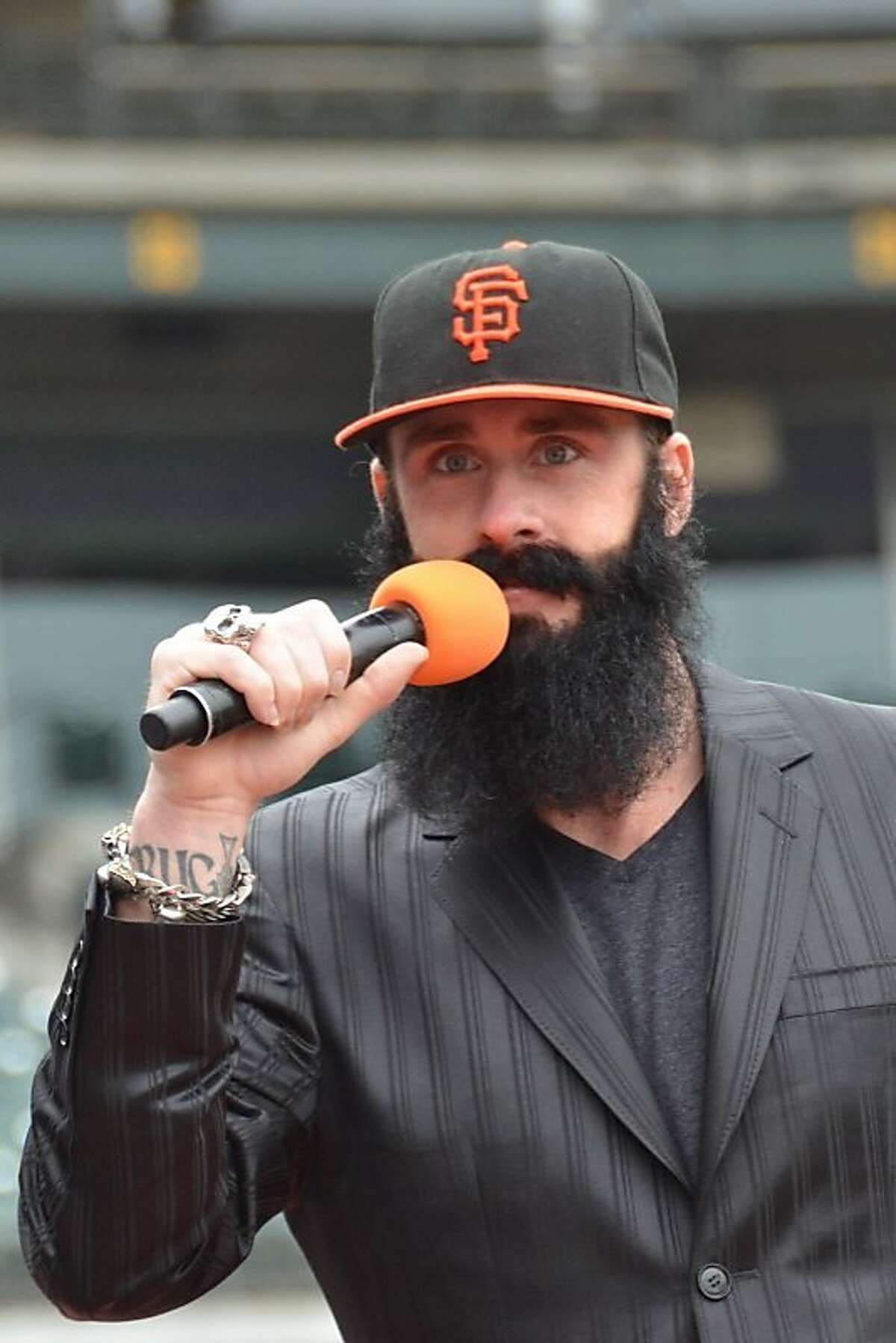 Brian Wilson's glove giveaway to Junior Giants