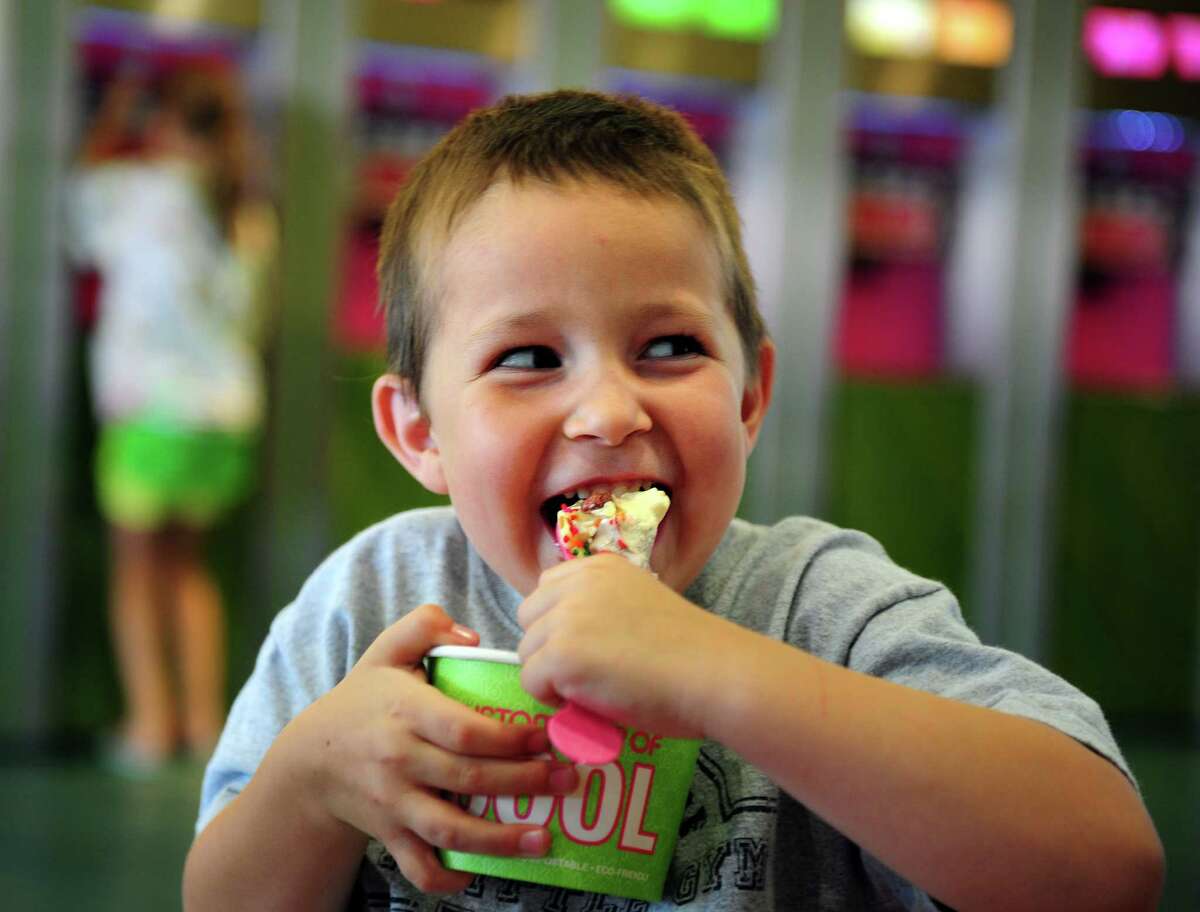 16 Handles lets people do frozen yogurt their way