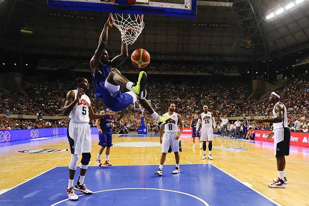 U.S. basketball team easily beats Spain