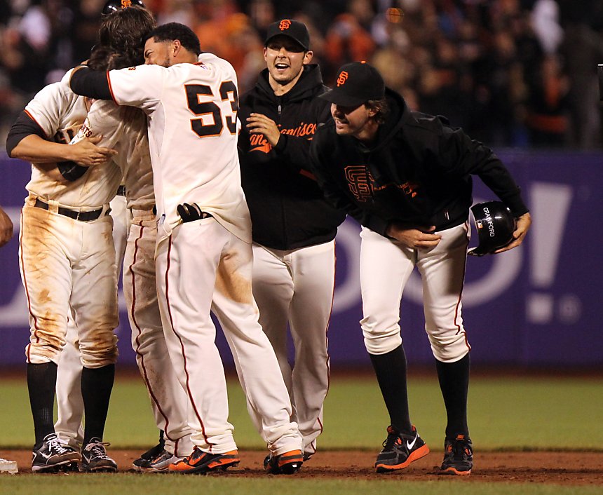 Crawford lifts Giants over Padres in 9th