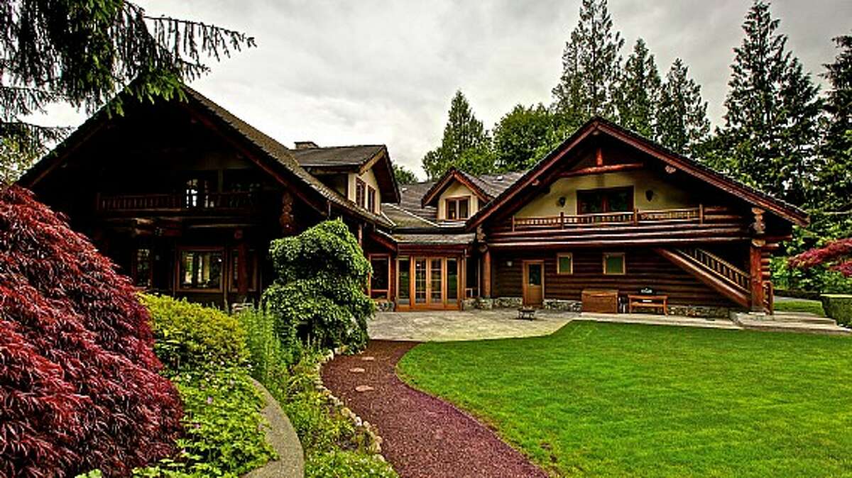 Massive Snoqualmie lodge set for auction