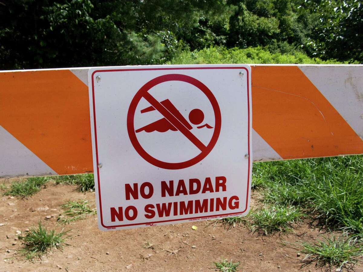 New signs warn of unsafe swimming areas at Lake Mohegan