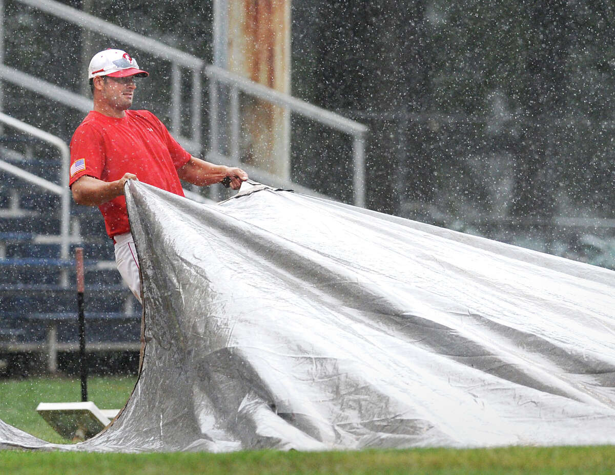 Rain wipes out night session of Legion tournament