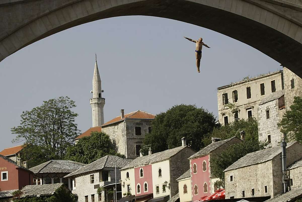 Bridge diving in Mostar