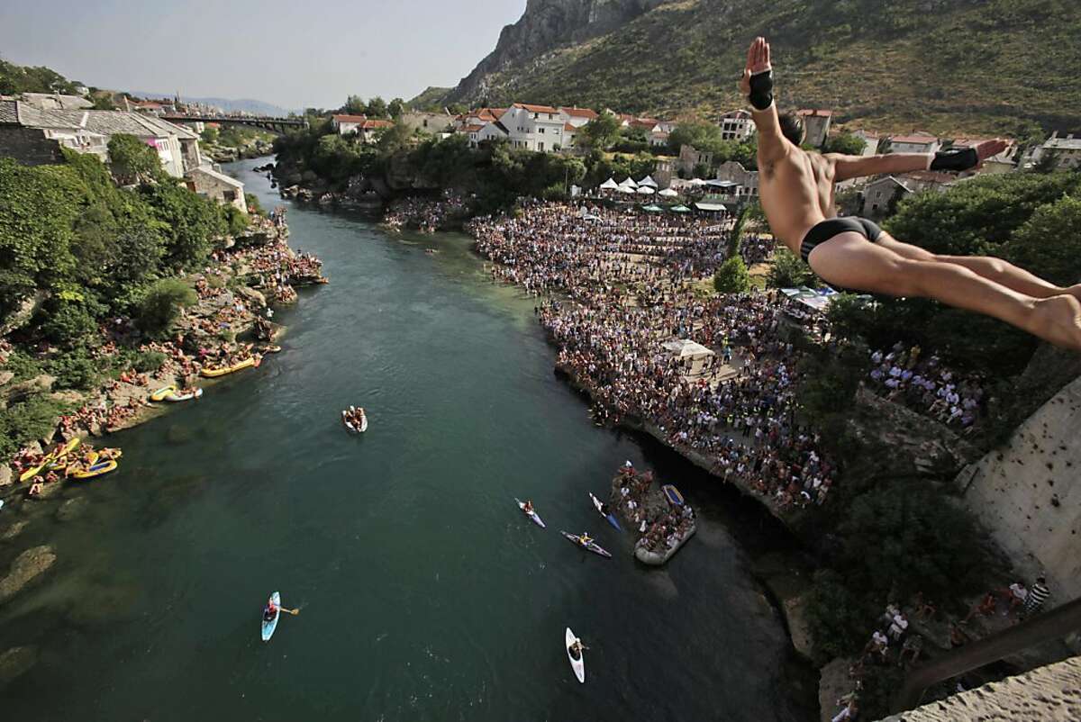 Bridge diving in Mostar