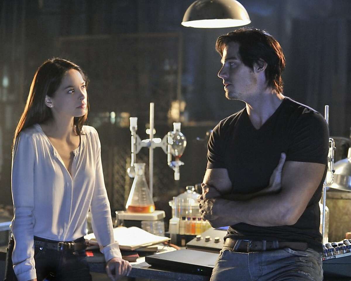 BEAUTY AND THE BEAST. "Pilot" Pictured (L-R): Kristin Kreuk as Catherine Chandler and Jay Ryan as Vincent