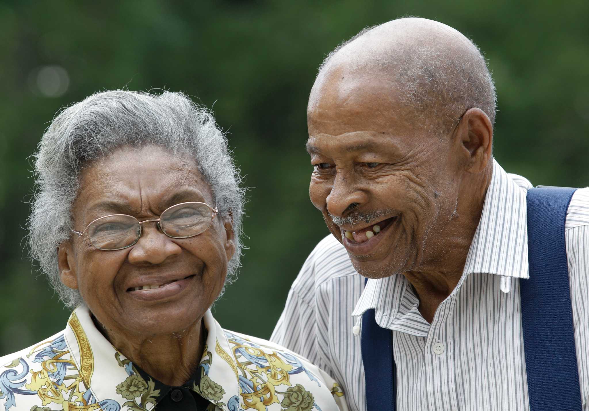 Долгожительница японии канэ танака. Раджо деви лохан сейчас. Клинт иствуд. Кайл джонс и марджори. Танака кане долгожитель.