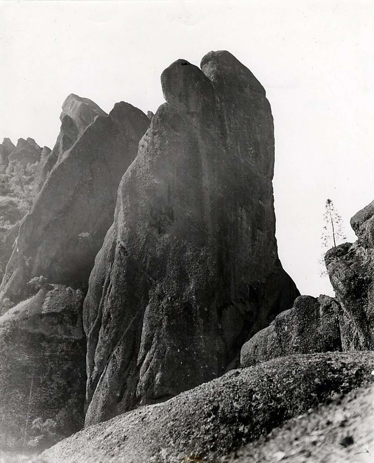 PINNACLES-C-13DEC99-MN-HO--Pinnacles National Monument in San Benito County.