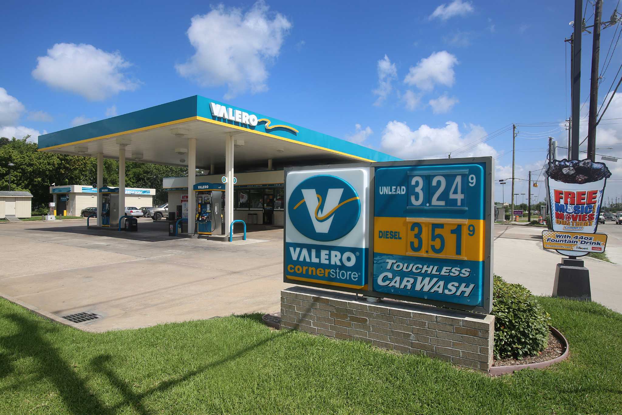 Valero may split off retail operations