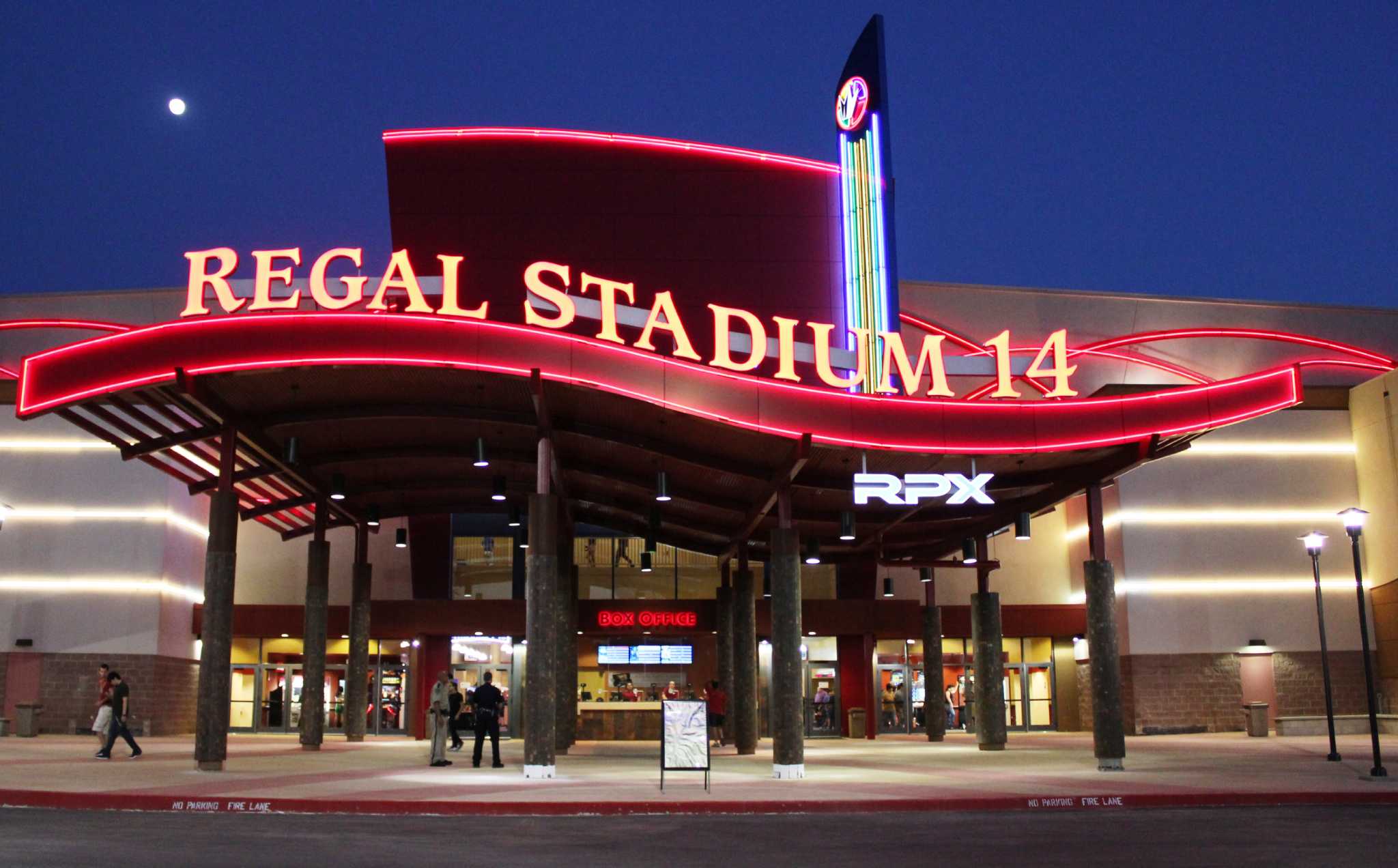Regal's Huebner Oaks 14 opens