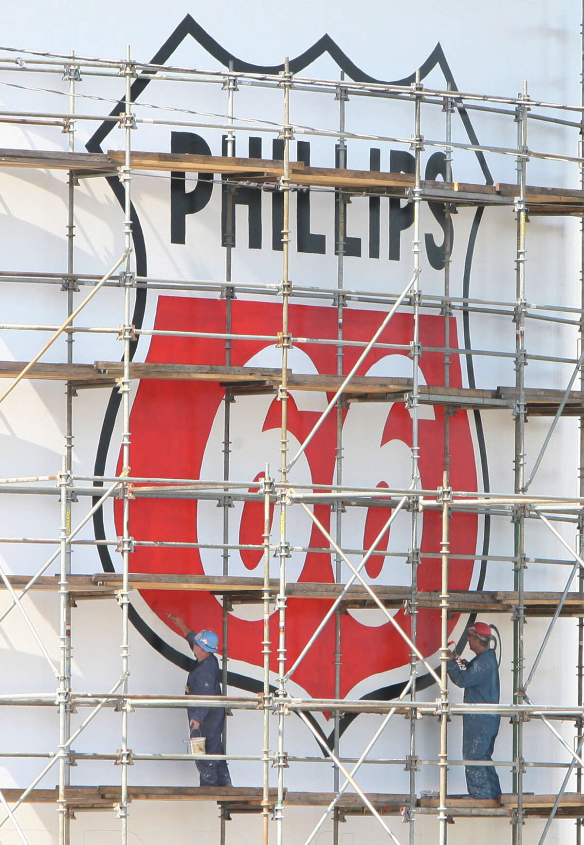 Phillips 66 profits from refining U.S. crude