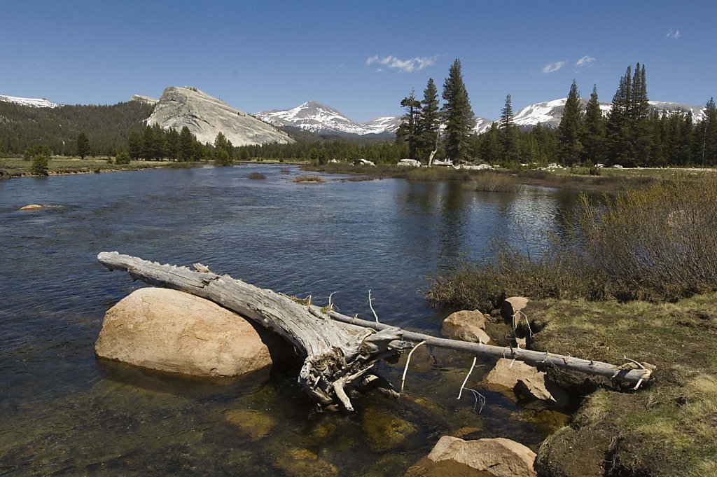 2 from Bay Area drown in the Sierra