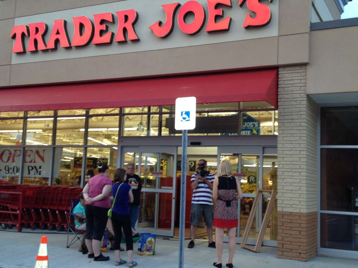 Trader Joe S Opens To Cheers High Fives