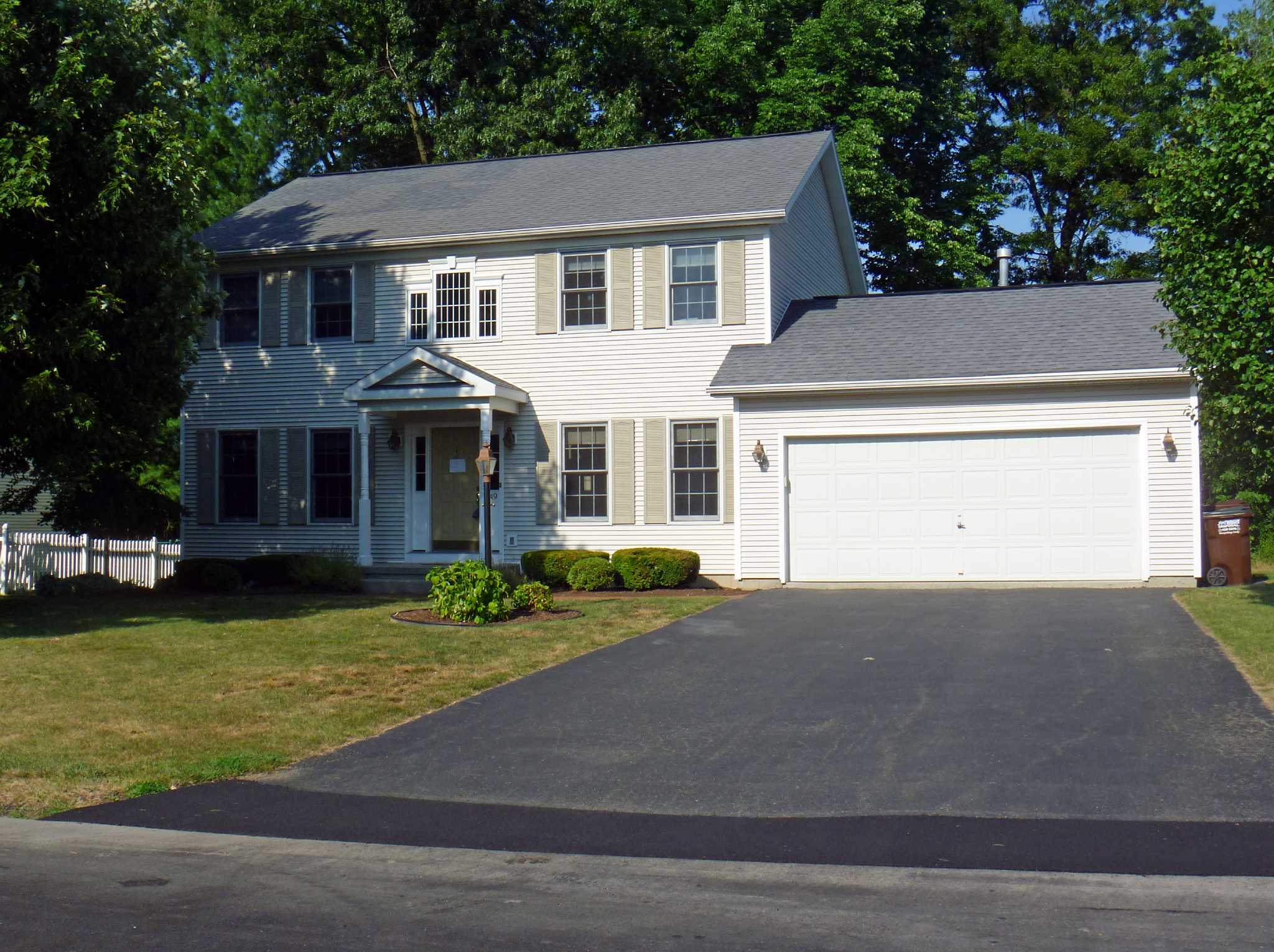 Woodhill Estates, Glenmont