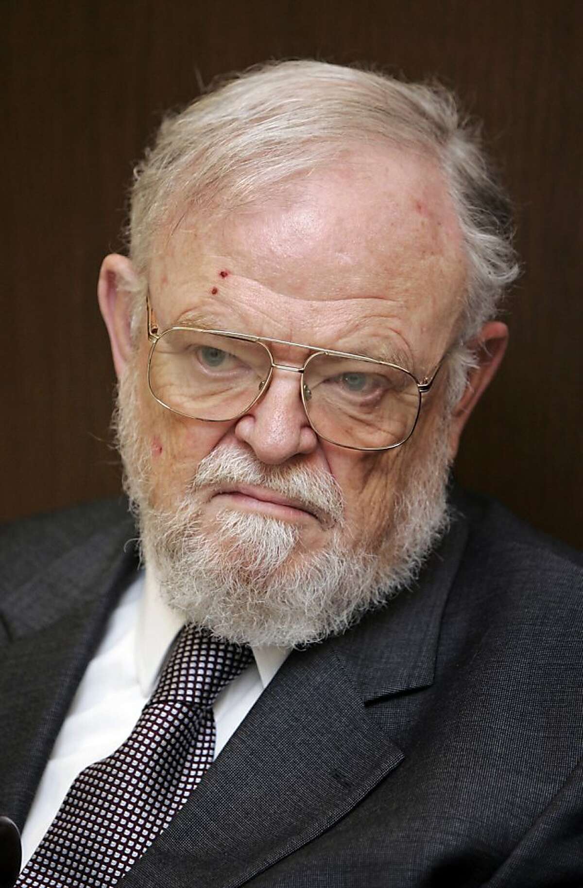William Ayres, a noted child psychiatrist, waits outside a San Mateo County Superior Court in Redwood City in 2007.