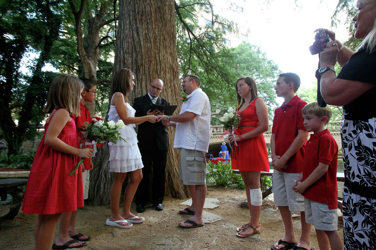 Joe Weatherford and Tana Coffer get married by minister Darin Watson on the "marriage island" on August 4, 2012.