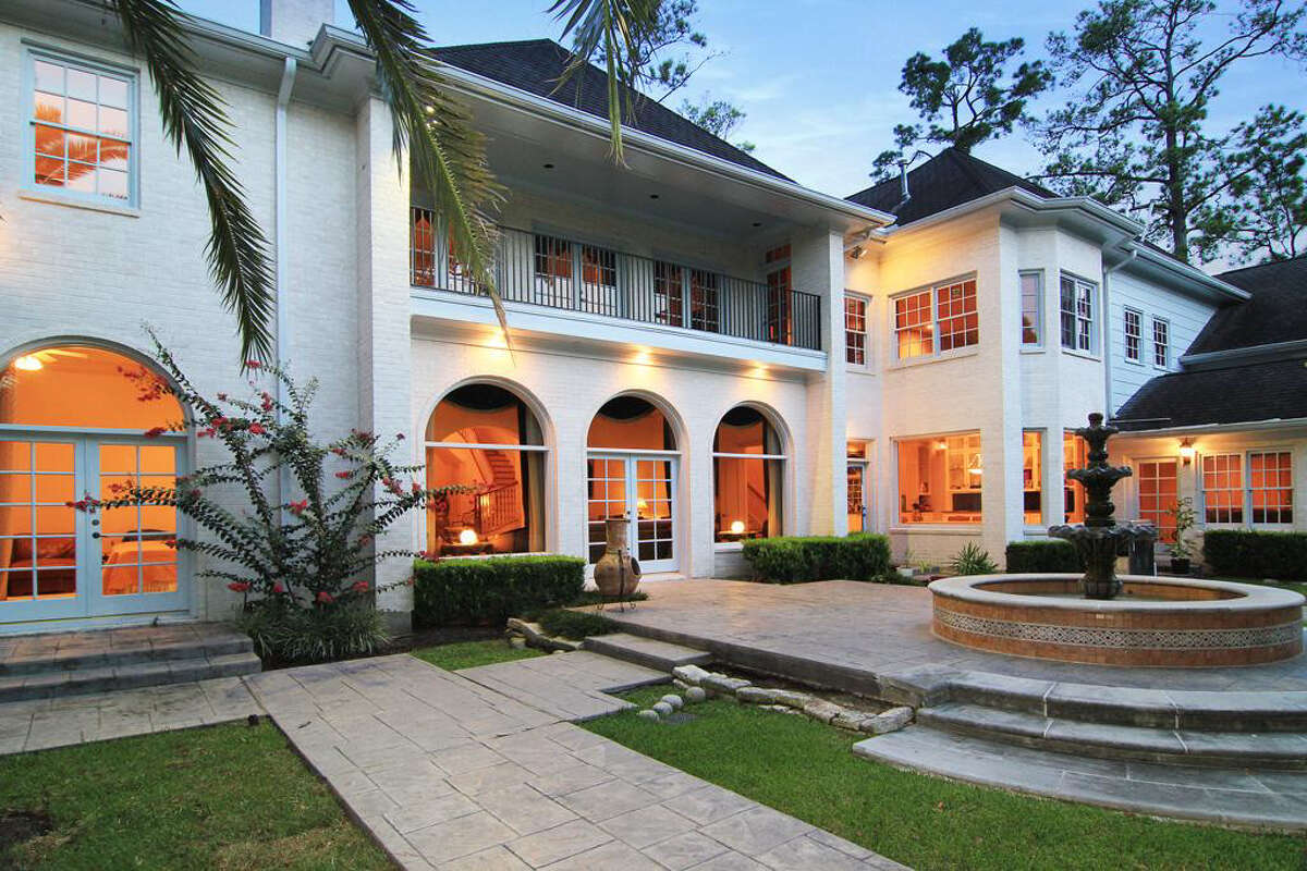 3.39M home in Hunters Creek offers plenty of luxuries