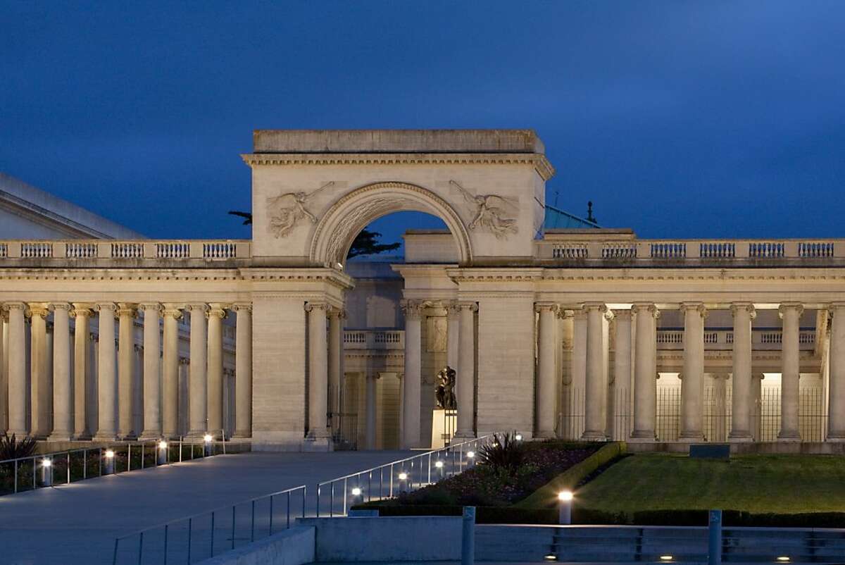 The Legion of Honor courtyard has long been an ideal outdoor venue for special events of all kinds, including weddings.