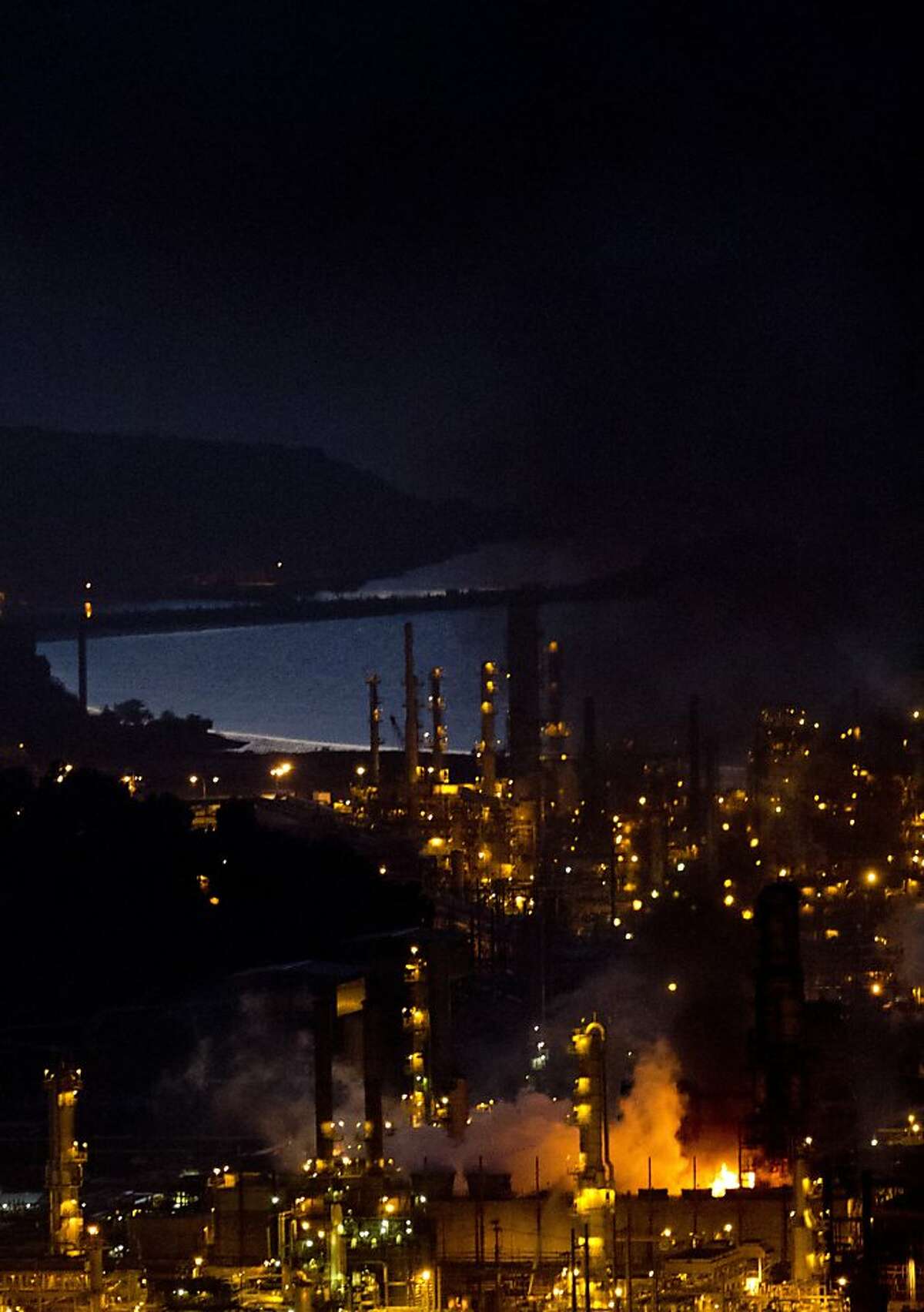 Smoke bellows from a fire at the Chevron refinery following an explosion at 6:30 on Monday, August 6, 2012 in Richmond, Calif.