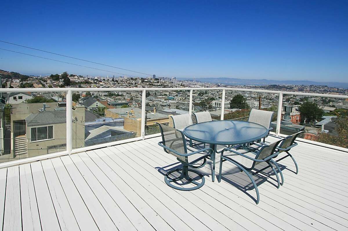 Noe Valley home has spacious floor plan, spectacular views