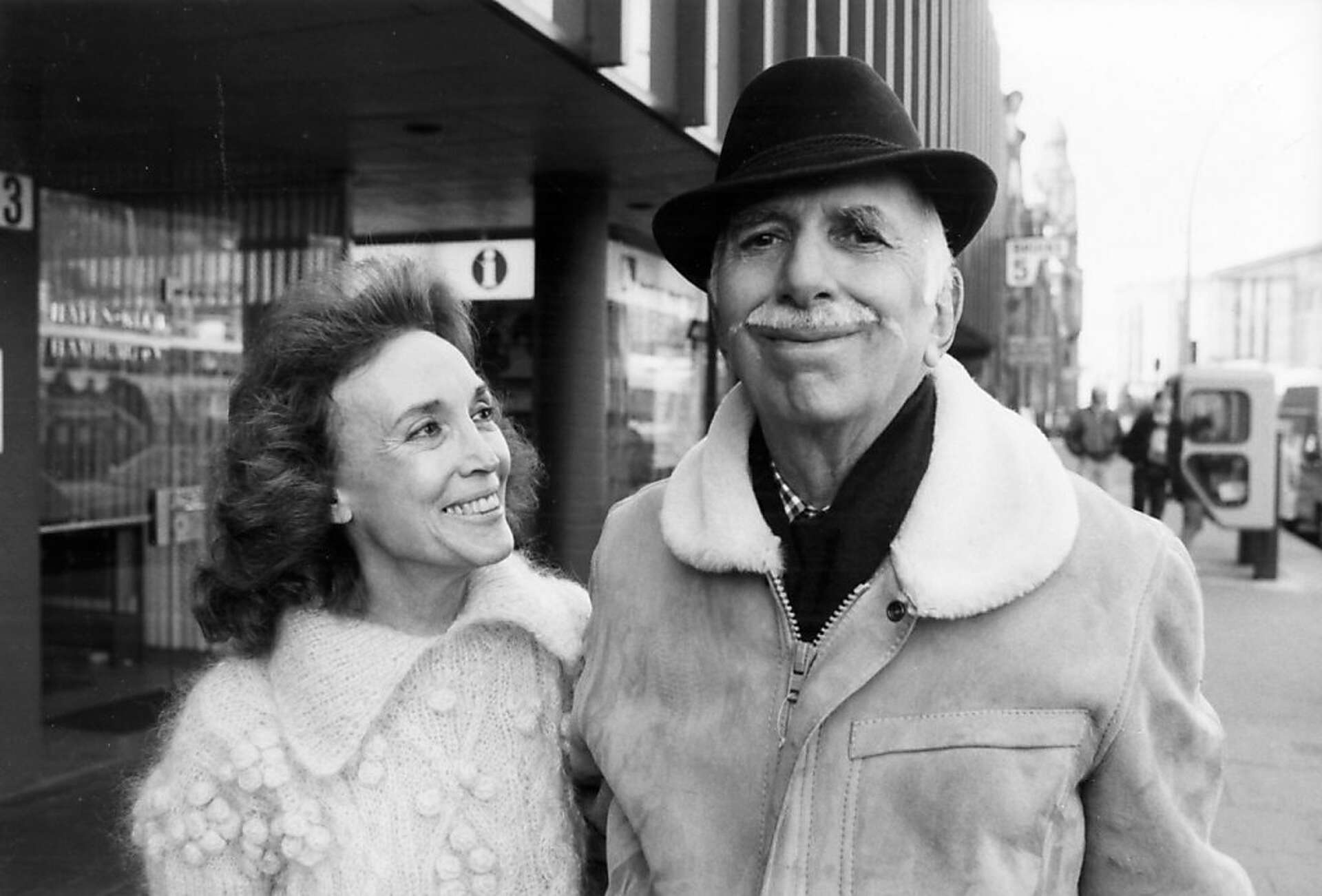 Helen Gurley Brown, Cosmo editor, dies