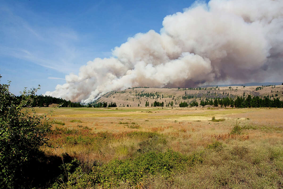 Cle Elum wildfire burns 70 homes, buildings