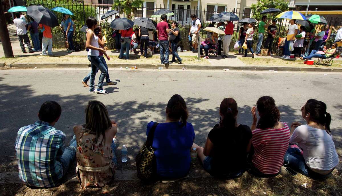 Houston immigrants apply for deferred action program