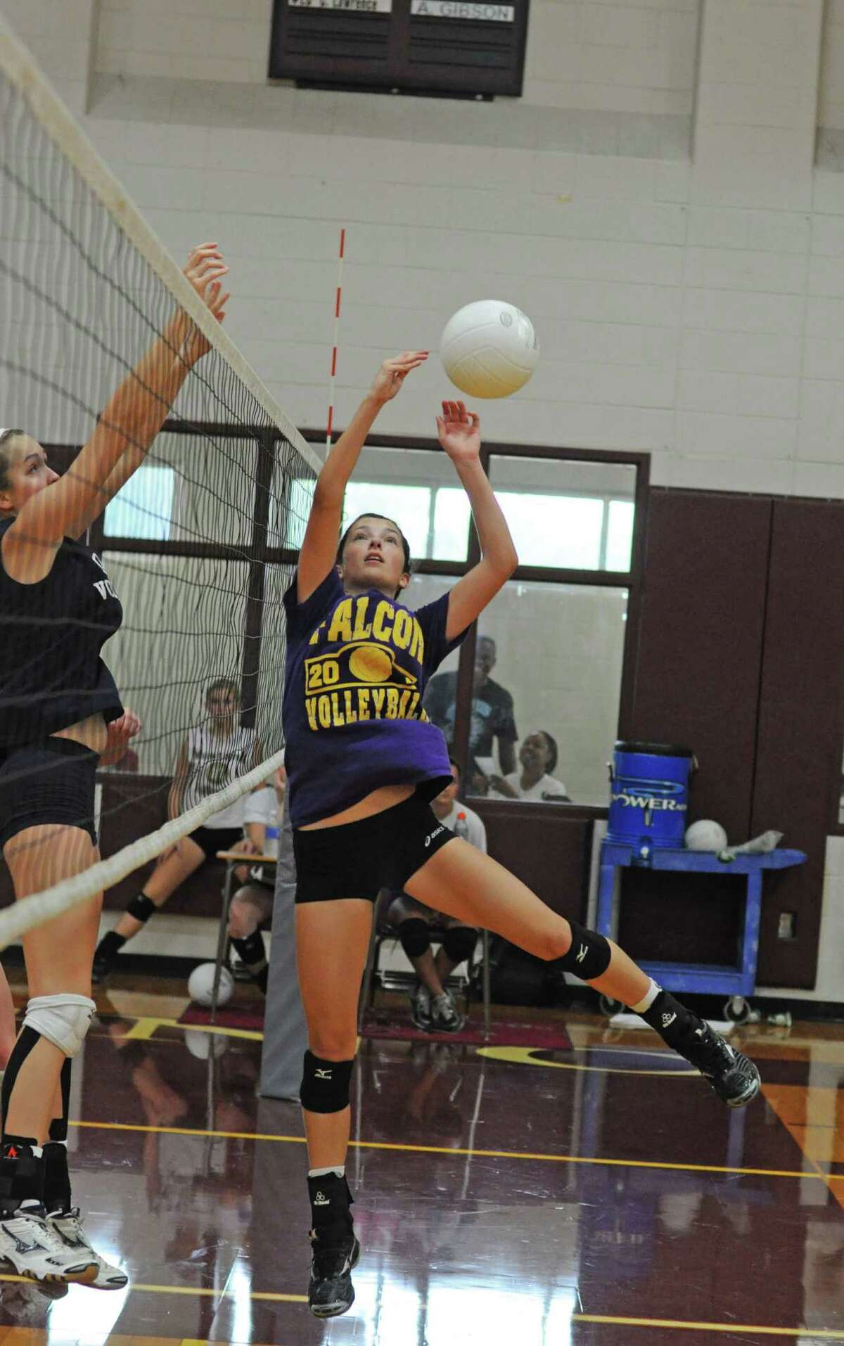 Jersey Village junior setter Lauren Greenspoon sends a ball to a teammate during a scrimmage earlier this month.