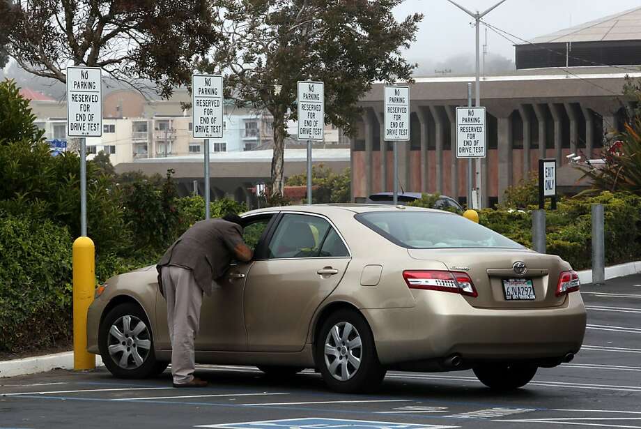 DMV network glitch snarls field offices - SFGate