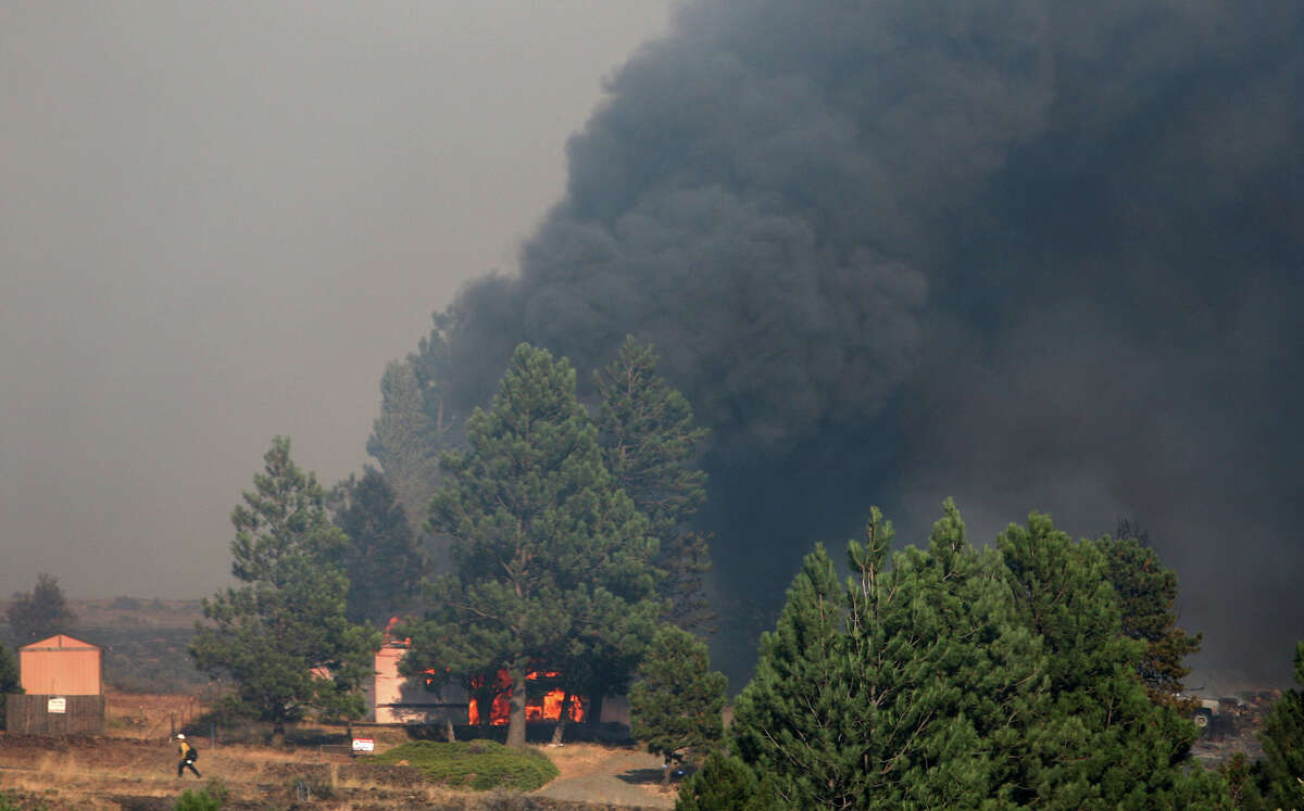 Cle Elum wildfire burns 70 homes, buildings