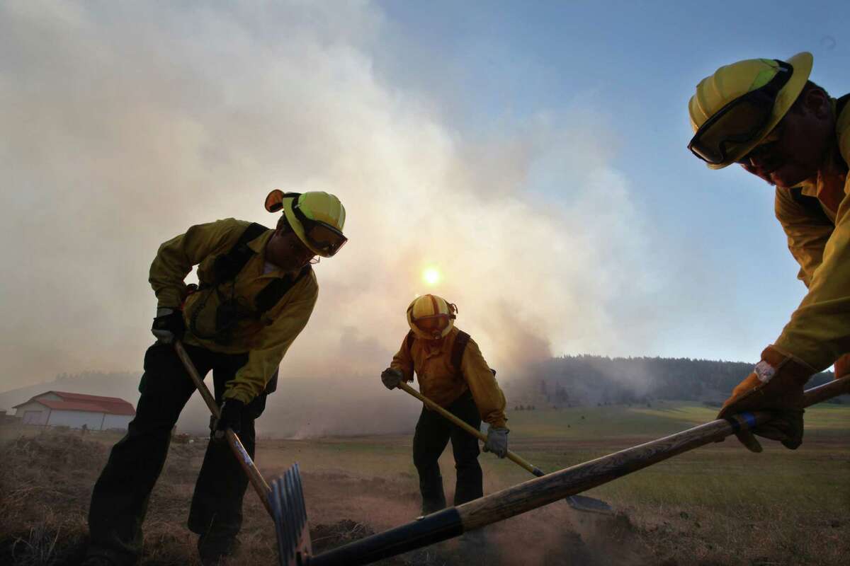 Cle Elum wildfire burns 70 homes, buildings