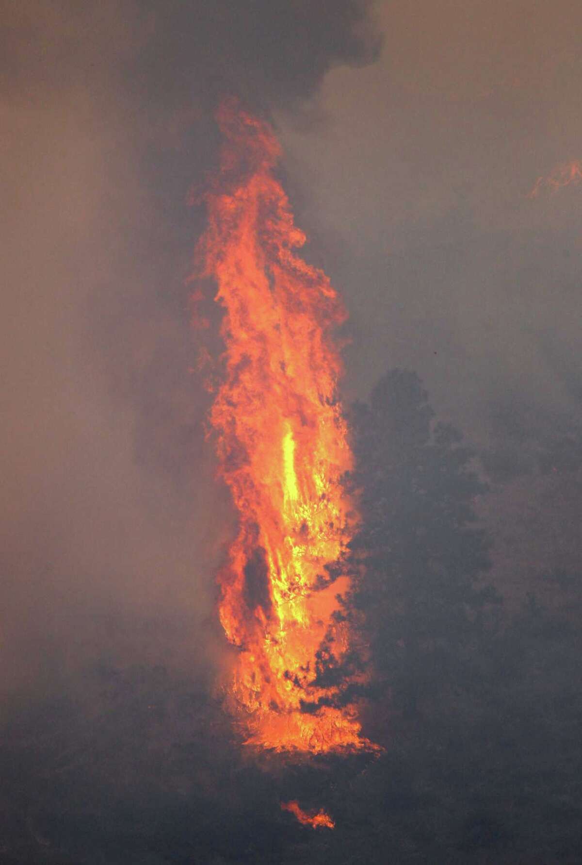 Cle Elum wildfire burns 70 homes, buildings