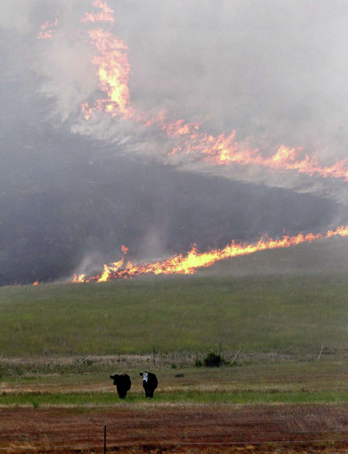 Cle Elum wildfire burns 70 homes, buildings